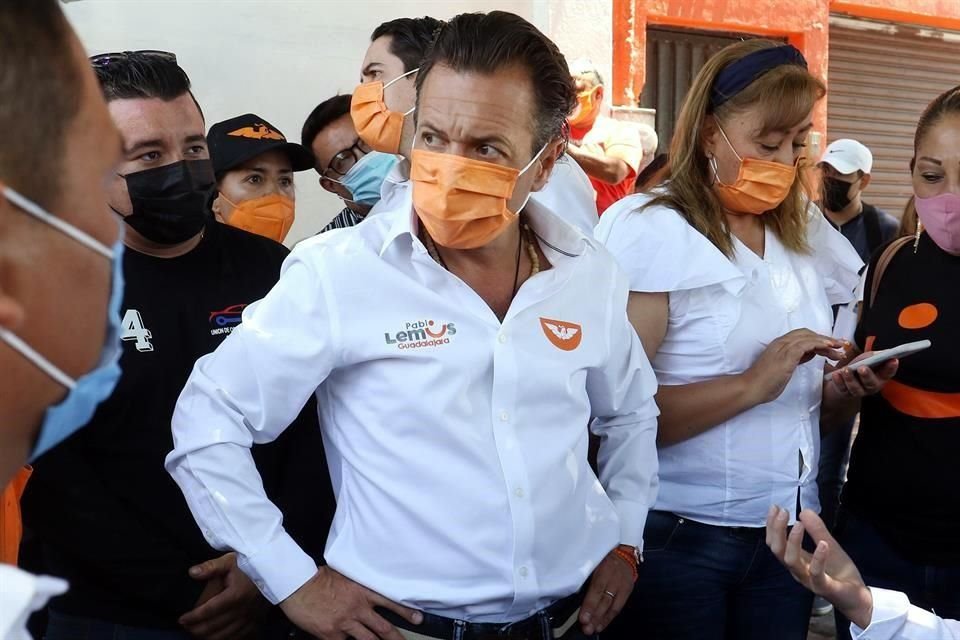 El aspirante de MC a Guadalajara cambió de suplente en su planilla; ahora va el Roberto Delgadillo, hermano de Claudia Delgadillo, candidata de Morena a una diputación.