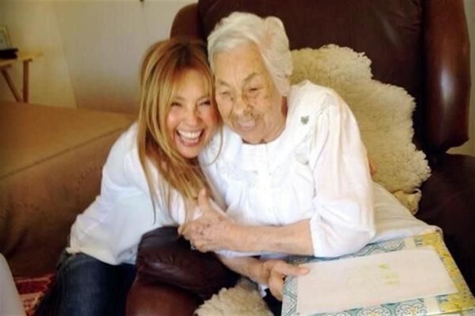 La abuela de Thalía y Laura Zapata, Eva Mange Márquez, falleció este viernes a los 104 años.