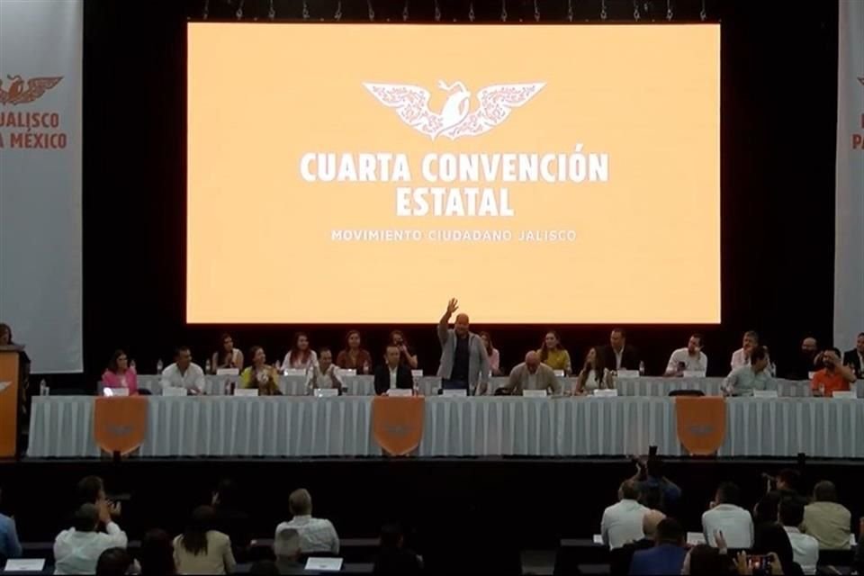 'Presidente, presidente', le gritaron delegados estatales de MC a Enrique Alfaro en la Cuarta Convención Estatal.