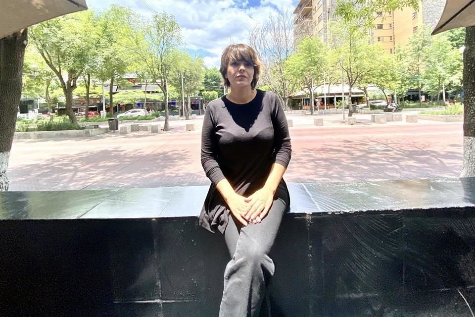 Desde hace más de tres años, Angélica Barba trabaja en proyectos artísticos para reflexionar sobre la contaminación del Río Santiago.