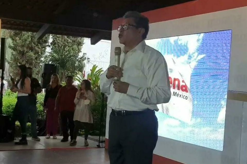El senador Ricardo Monreal, en Puerto Vallarta.