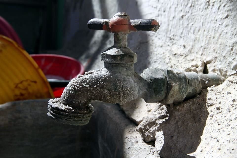 Ante la crisis de agua que se vive en Jalisco, se lanzó un reto a los candidatos: captar el agua de lluvia para aprovecharla.