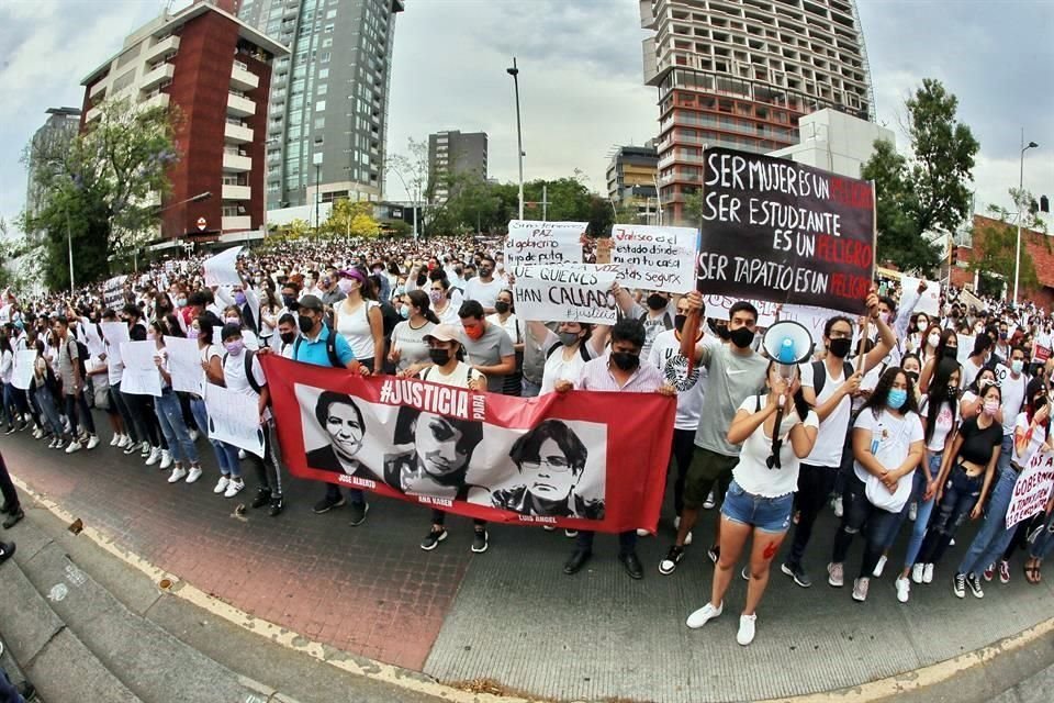 Miles de tapatíos salieron a las calles a exigir justicia por el homicidio de los hermanos González Moreno.