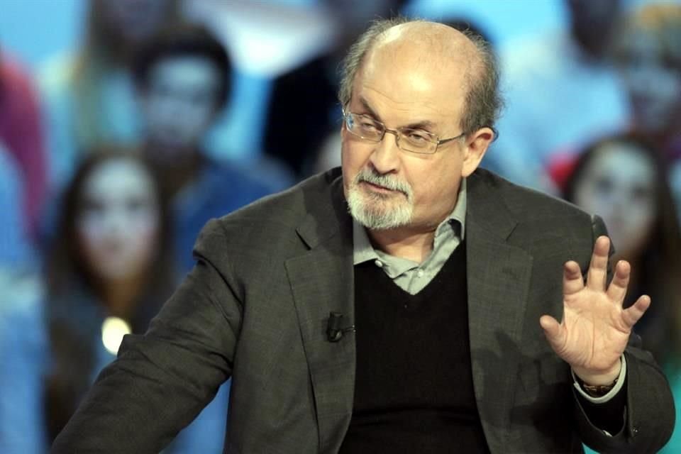 Salman Rushdie fue atacado antes de dar una plática.
