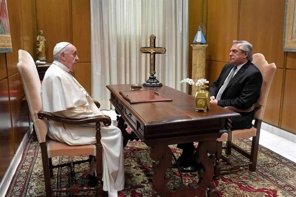 Francisco recibió a Presidente de su país, Alberto Fernández, en Vaticano tras legalización del aborto en Argentina, a lo que Papa se opone.