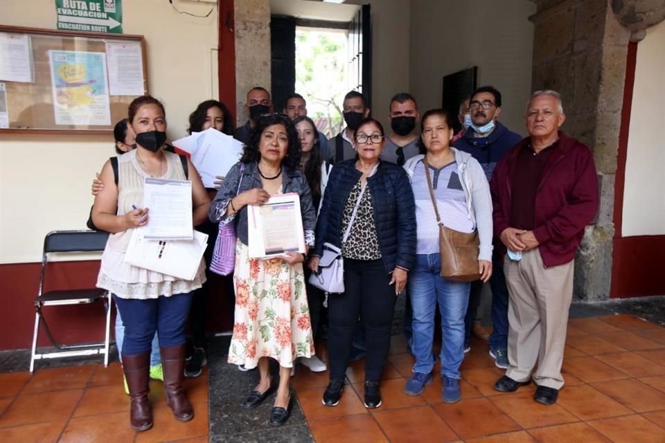 Un grupo de personas que se dicen defraudados por la inmobiliaria Green Ocean acuden a pedir ayuda al Congreso de Jalisco.
