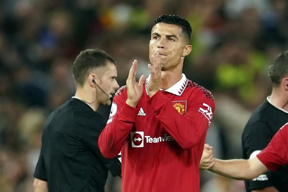 Cristiano Ronaldo buscó salir del Manchester United, que no jugará Champions League este año.