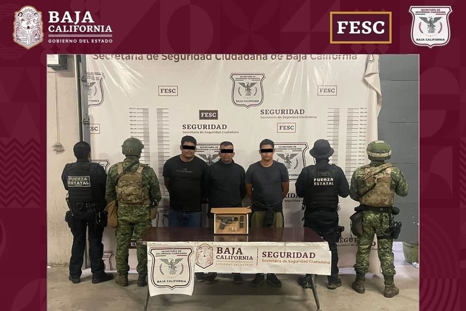 Los presuntos 'polleros' fueron detenidos cerca de la frontera entre Tijuana y Tecate.