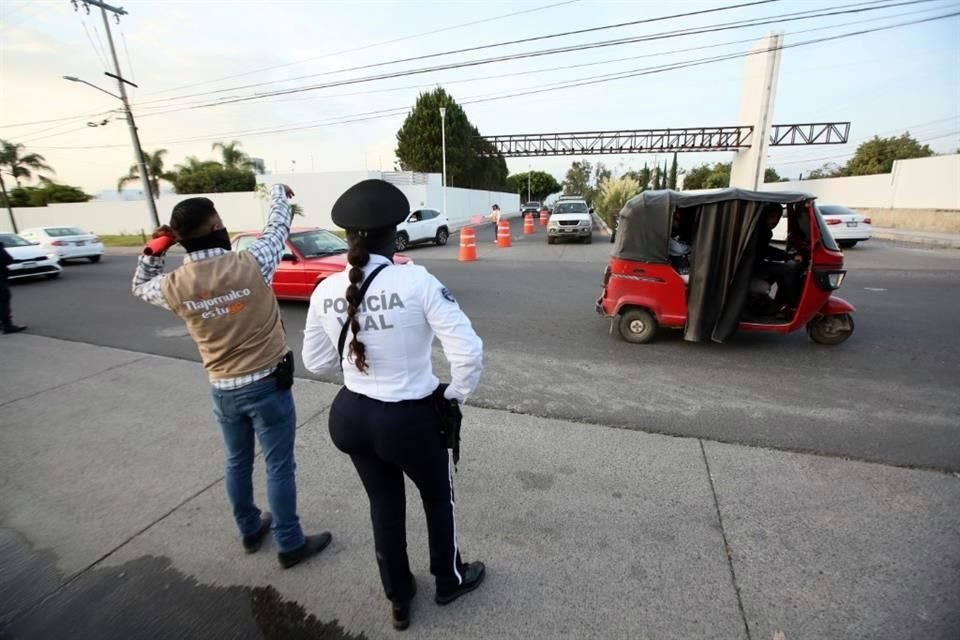 Agentes de Movilidad de Tlajomulco y de la Policía Vial han hecho operativos para agilizar el tráfico.