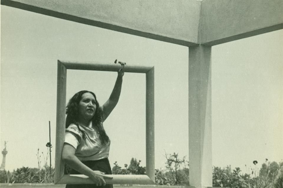 María Izquierdo fue bloqueada por otros muralistas, como Diego Rivera y David Alfaro Siqueiros, pues empezó a tener peso en la escena artística.