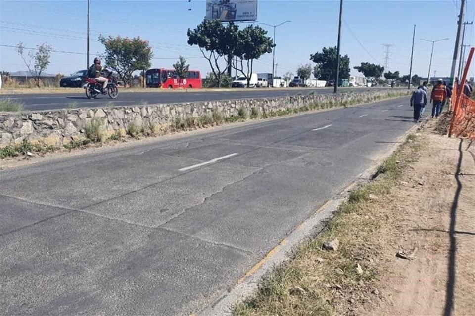 El 16 de noviembre comenzaron las obras de rehabilitación en los carriles laterales norte y sur de la Avenida Juan Gil Preciado (Carretera a Tesistán), en Zapopan.