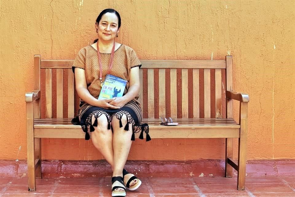 Claudia Ramos es una de las coautoras del libro 'Mexicanas al Pie de Guerra', que se presentó ayer en la FIL.