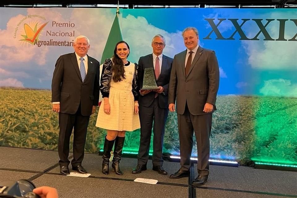 La empresa Almer, Almacenadora Mercadee, ganó por segunda ocasión el Premio Nacional Agroalimentario 2022.