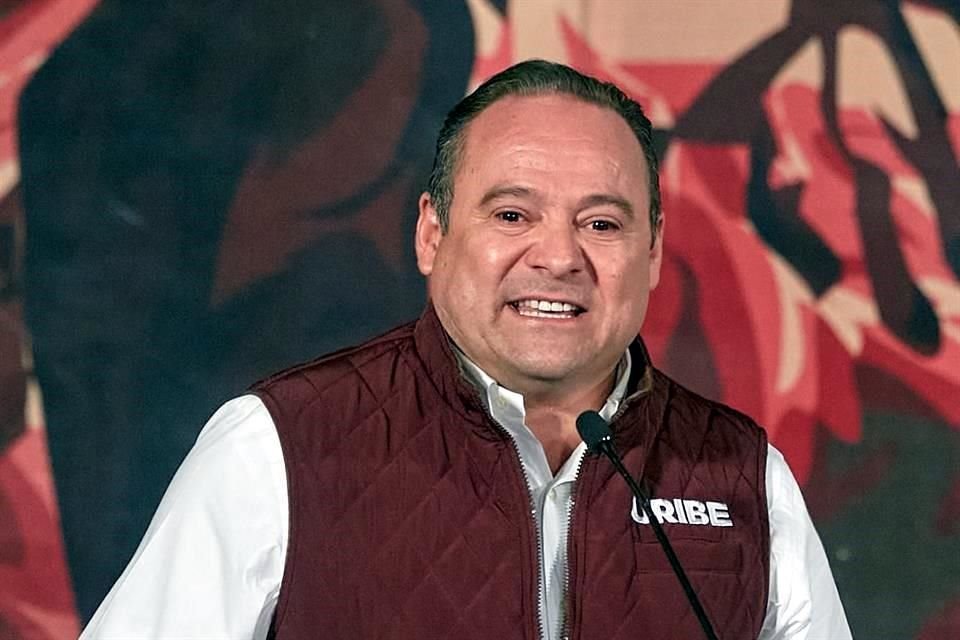 Alberto Uribe, candidato de Morena por Zapopan, presentó denuncia por la usurpación de profesión en que incurrió Juan José Frangie, de MC.