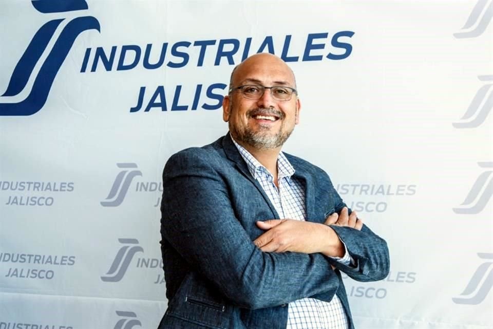 La Cámara Nacional de la Industria de Restaurantes y Alimentos Condimentados refrendó a Mario Ávalos González como presidente hasta el 2024.