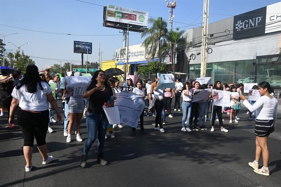 La tarde de ayer se manifestaron en López Mateos para exigir la localización de los tres adolescentes y más personas desaparecidas.