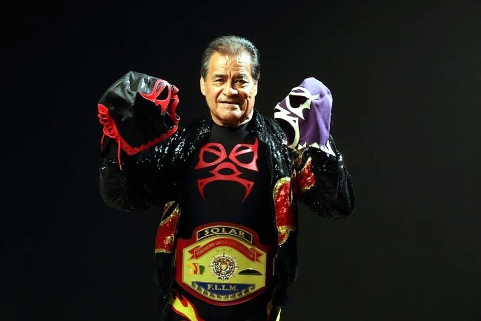 El Satnico debut como luchador profesional el 17 de junio de 1973.