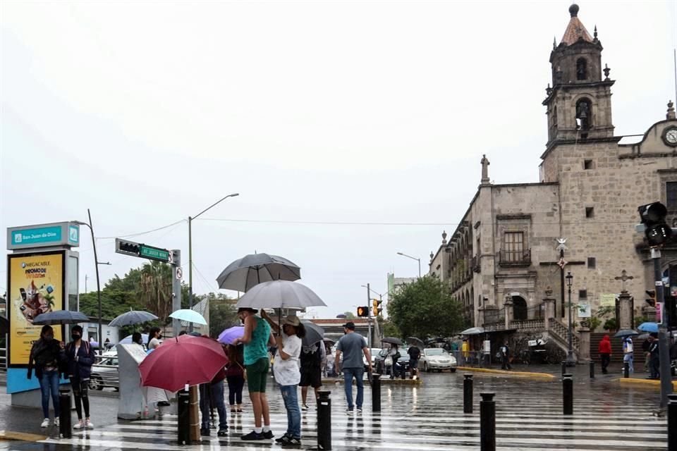 Las lluvias extraordinarias en la Ciudad serían consecuencia de la tormenta tropical Dolores.