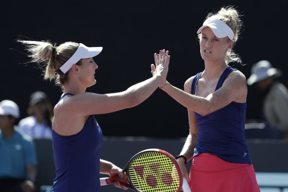 Gabriela Dabrowski y Erin Routliffe durante la final de dobles.