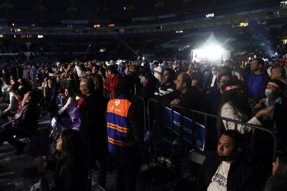 En la pelea de Julio Csar Chvez, en el Estadio Jalisco, acudieron unas 8 mil personas; no se aplic la sana distancia ni el uso de cubrebocas. 