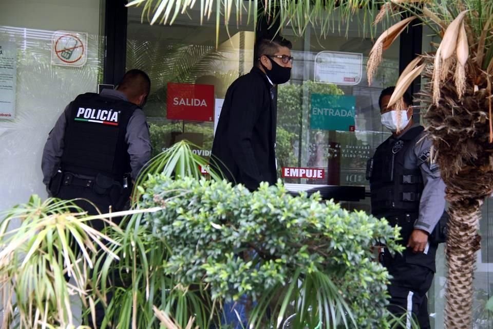 El asalto al polica de Zapopan sucedi dentro del Scotiabank de Av. Terranova y Ostia, en el Municipio de Guadalajara.