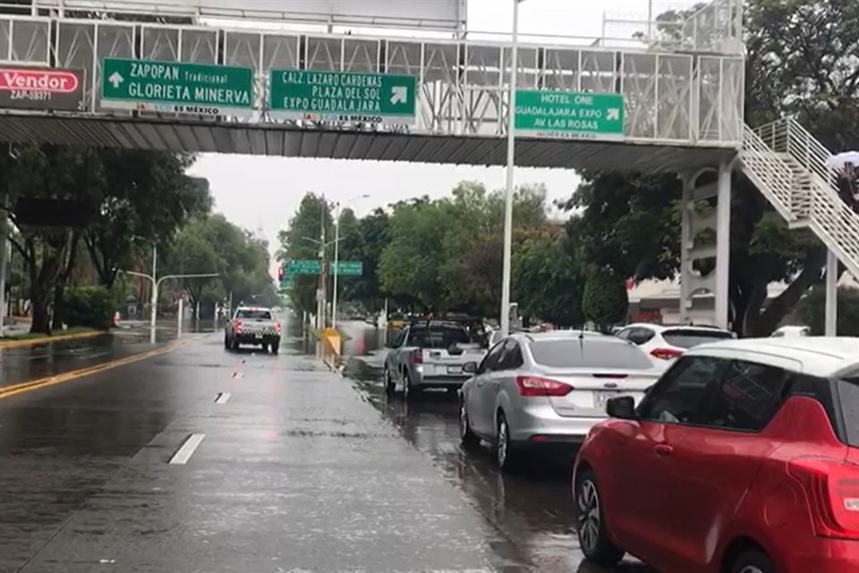 La Avenida Lpez Mateos registr cierres en varios puntos debido a inundaciones.