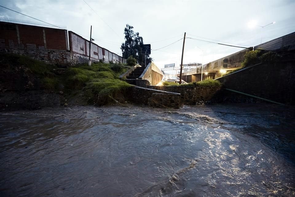 En la Colonia El Mante, el nivel del agua también subió de forma importante.