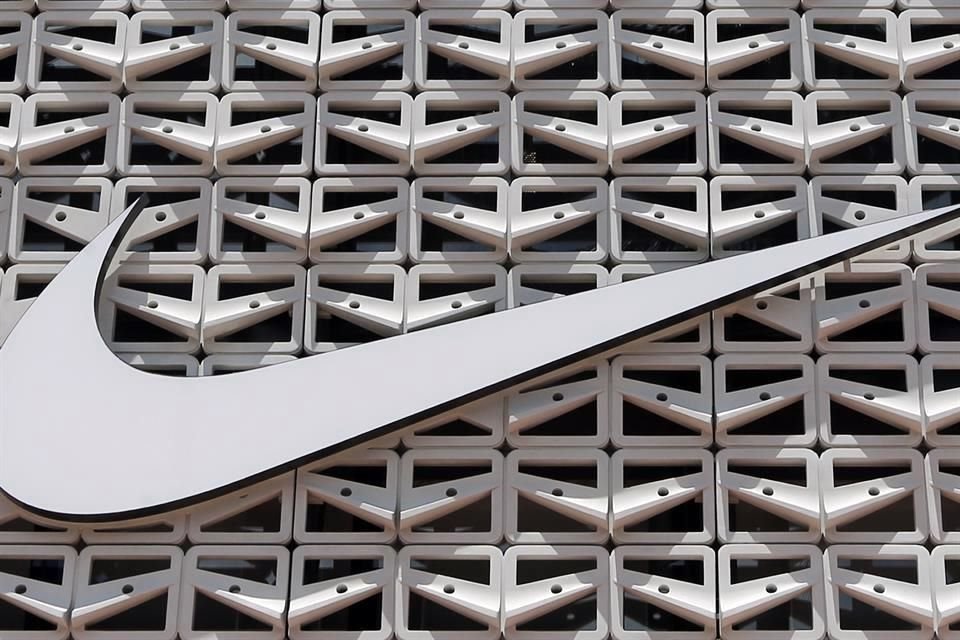 El mes pasado, Nike dijo que no iba a renovar las licencias con las tiendas asociadas a la marca. 