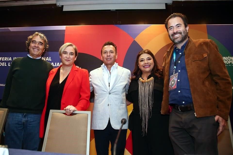 Sergio Fajardo, Ada Colua, Pablo Lemus, Clara Brugada y David Gómez Álvarez, durante el panel 'Desglobalización y nearshoring: la emergencia de las ciudades'.