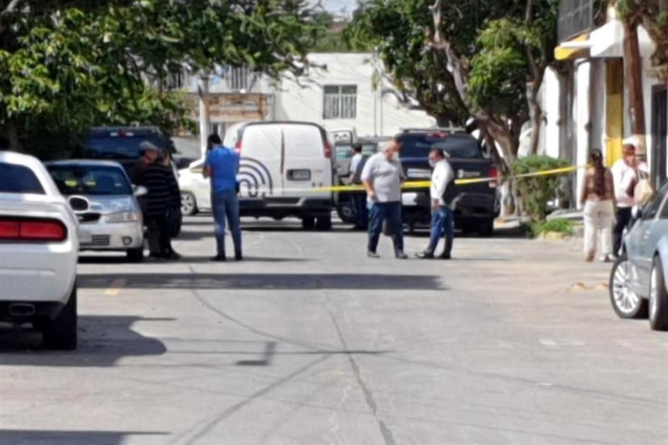 Un hombre de la tercera edad y su hijo fueron asesinados a balazos la mañana de este lunes cuando estaban en calles de la Colonia Lomas del Paraíso, en Guadalajara.