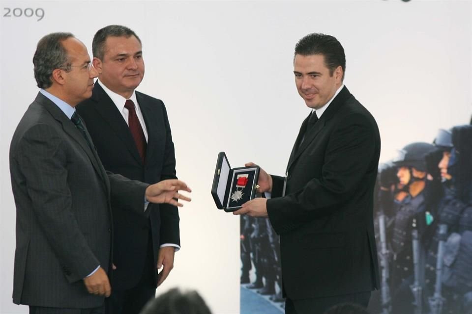 Cárdenas Palomino, junto con el ex Presidente Felipe Calderón y Genaro García Luna.
