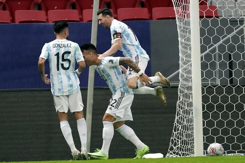 Lionel Messi vio a Lautaro Martinez, quien no falló y abrió el marcador.