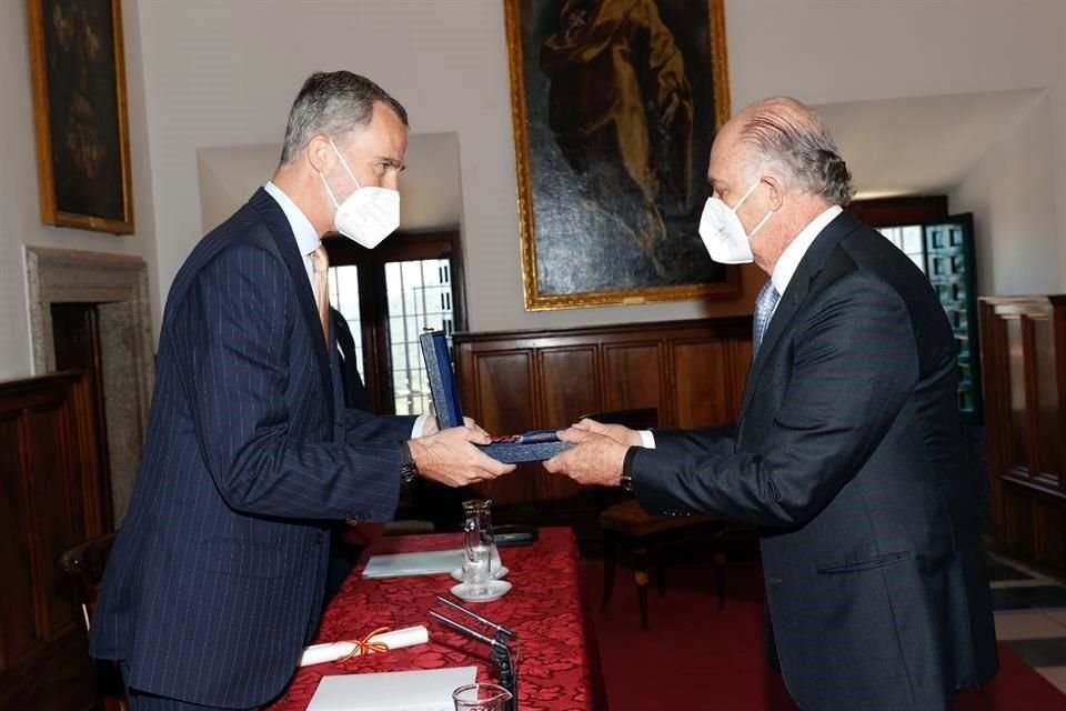 El Rey de España entregó la tercera edición del Premio de Historia Órdenes Españolas al escritor mexicano Enrique Krauze.