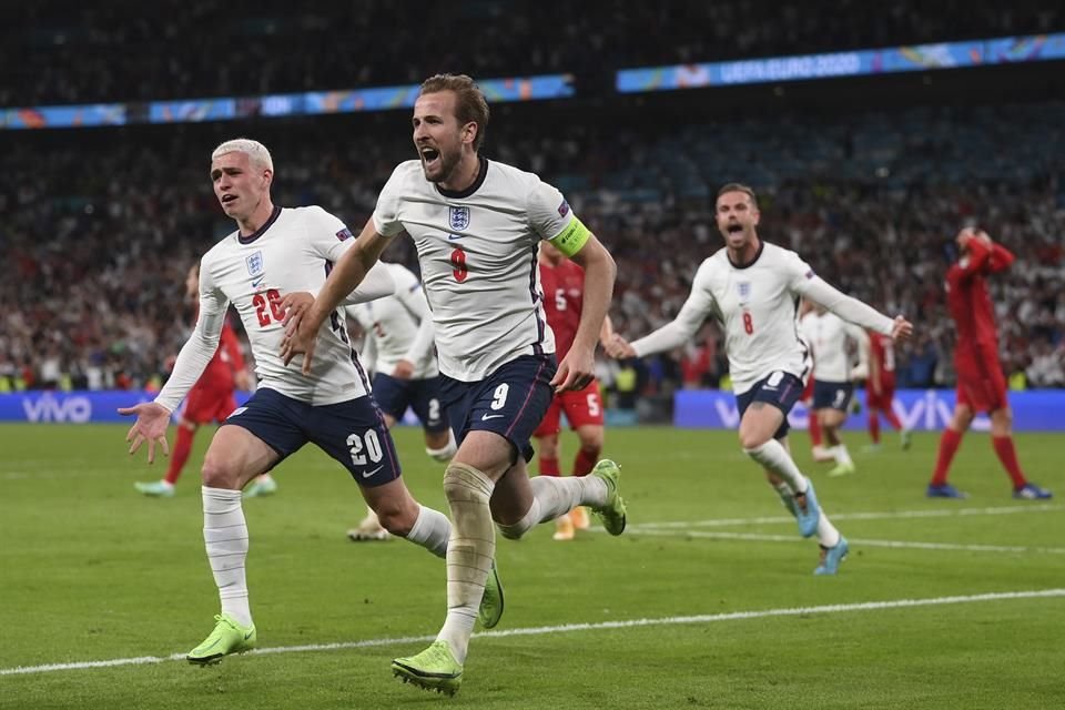 Harry Kane marcó el gol que le dio el pase a Inglaterra.