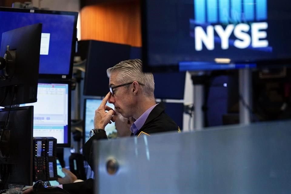Índices en Wall Street revirtieron sus ganancias de apertura.