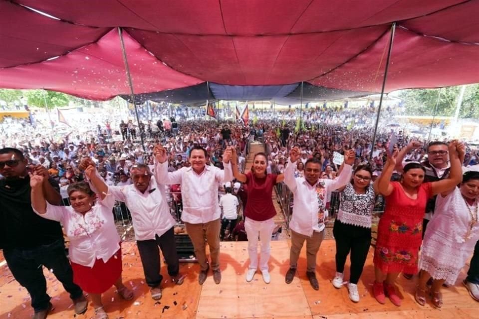 La candidata presidencial de Morena realiza su segundo día de gira en Yucatán, donde ha prometido incrementar la ruta del Tren Maya.