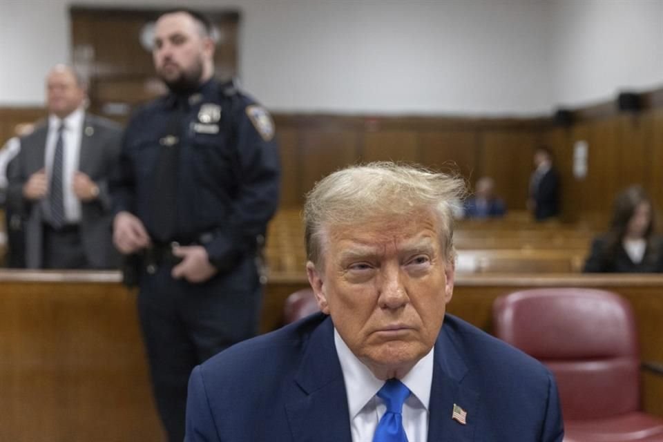 El ex Presidente Donald Trump durante la selección de jurado para un juicio en su contra, el 18 de abril del 2024.