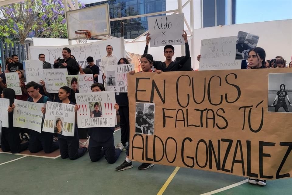 Manifestación en CUCS por desaparición de Aldo González.