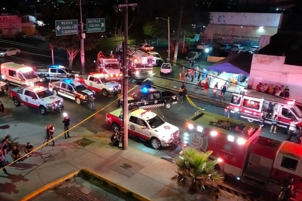 Un incendio se propagó en el área de rececpión de un gimnasio de 24 horas ubicado en calles de la Colonia Villas de San Juan, en Guadalajara.