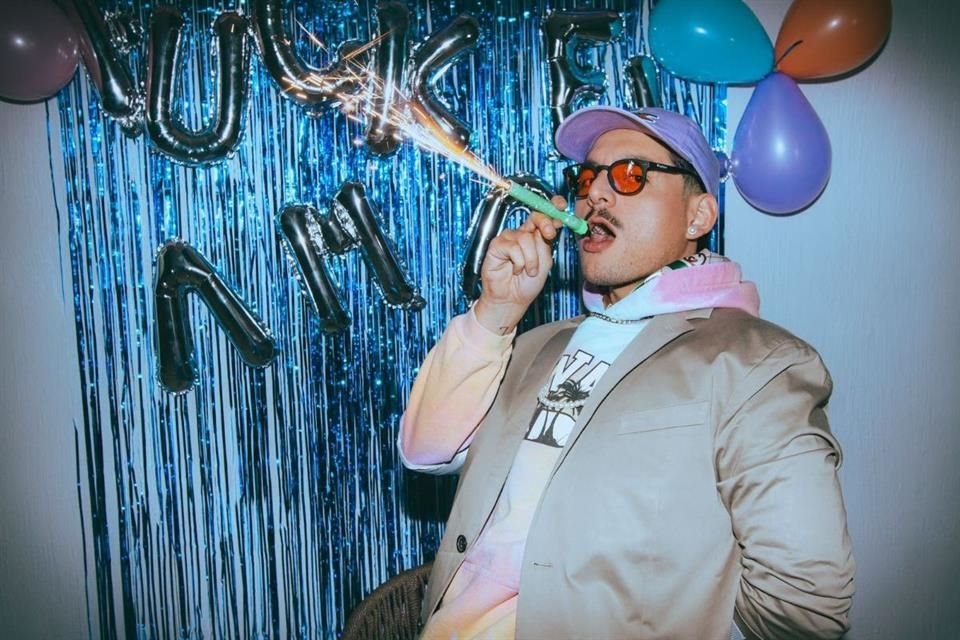 Zully, el cantautor tapatío de 28 años, que comenzó su formación musical en la Iglesia Cristiana, presenta su primer EP de hip hop alternativo titulado 'Fuck el Amor'.