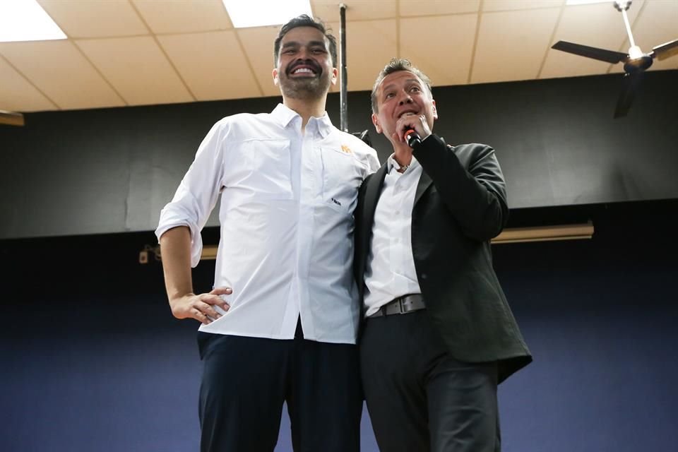 Entre los aspirantes de MC que acudieron a respaldar a Máynez destacaron Pablo Lemus, candidato a la Gubernatura, Alberto Esquer y Mirza Flores.