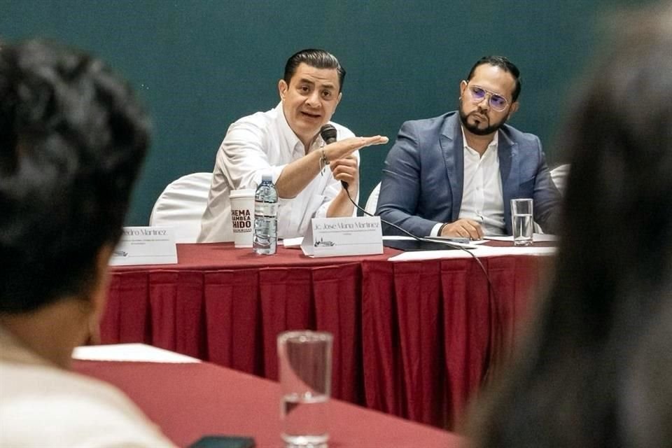 José María Martínez, candidato a la Alcaldía de Guadalajara por la coalición Sigamos Haciendo Historia en Jalisco, se reunió con empresarios del Centro Histórico.