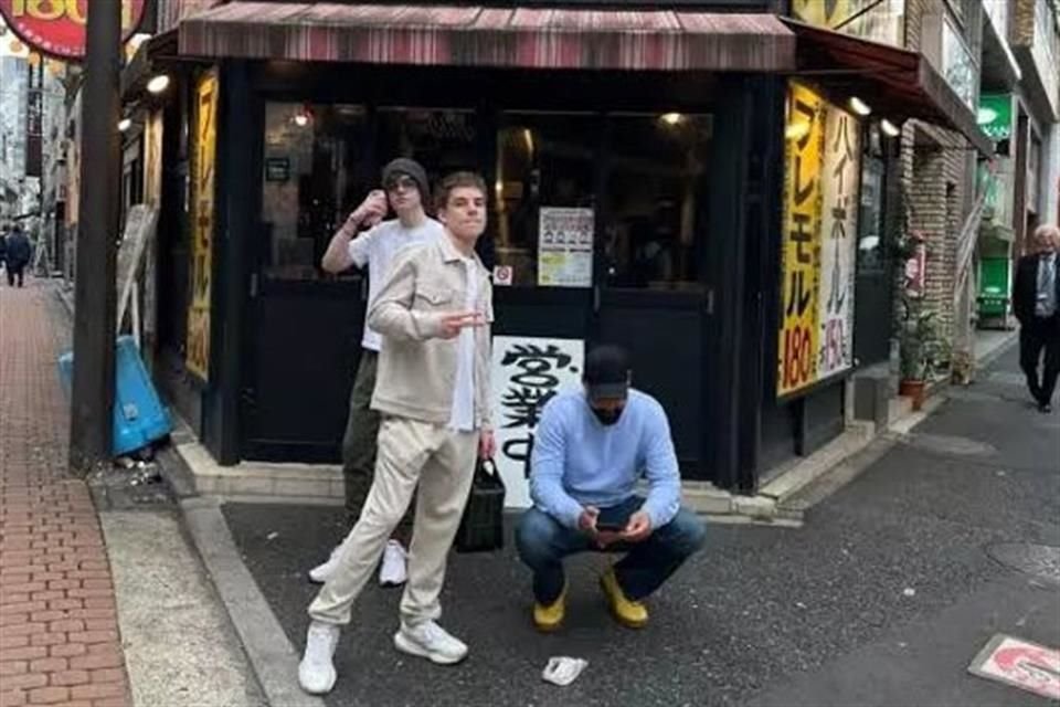 Ricky Martín y sus mellizos vacacionando en Tokio, Japón.