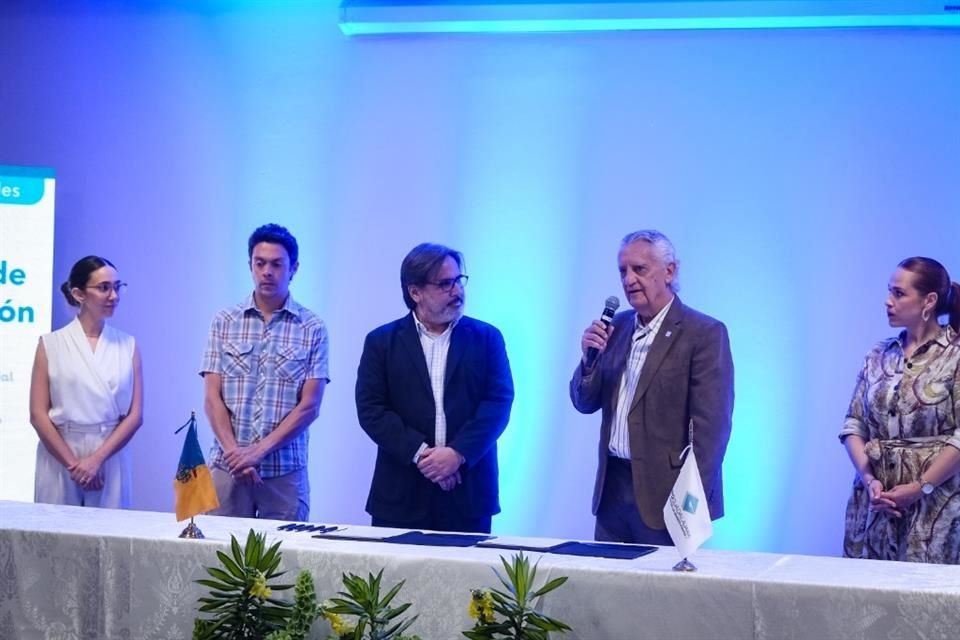 El titular de la Semadet, Israel García firmó un convenio con Expo GDL para comenzar un proceso que implica mejorar el consumo de recursos.