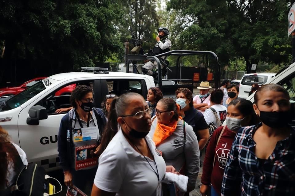 El Colectivo Mas Uno Igual a Todos Tlajomulco señala que en sus búsquedas en campo fueron abordados por hombres armados en varios vehículos.