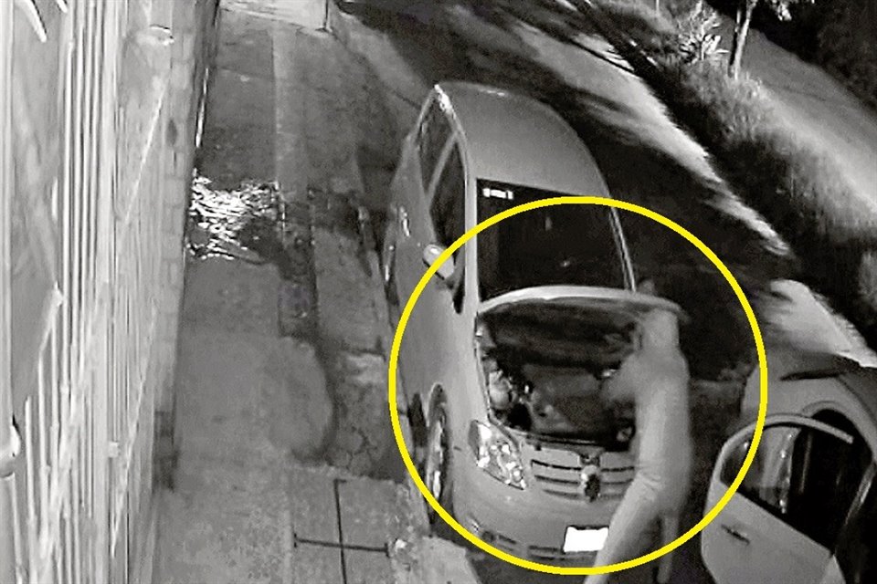 El ladrón sustrajo la computadora del vehículo en menos de un minuto.