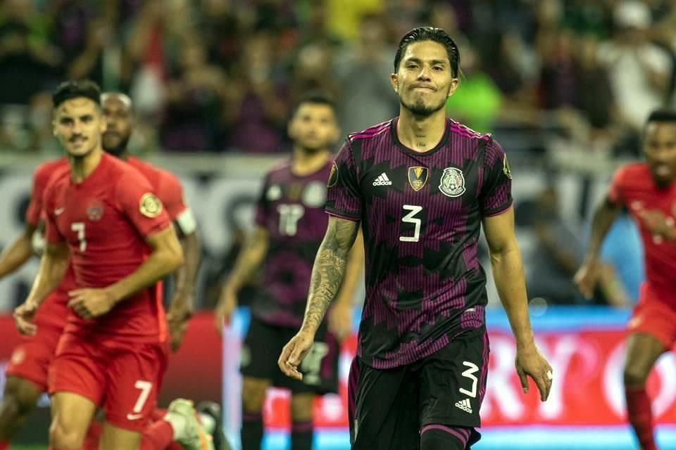 Carlos Salcedo tuvo el 2-1 para México, pero falló el tiro penal.