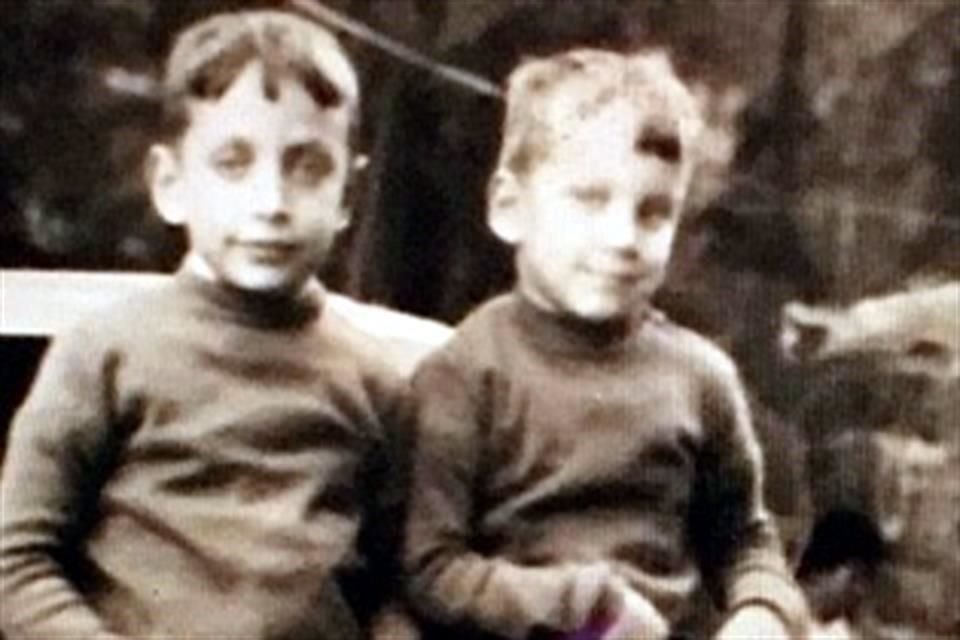 Federico (hermano de Guillermo) y Guillermo del Toro, en su infancia en Guadalajara.