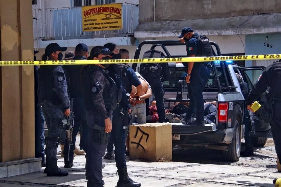 Policías de Tlaquepaque y del Estado consiguieron detener a un total de cinco personas, quienes fueron identificadas por la víctima como sus captores.