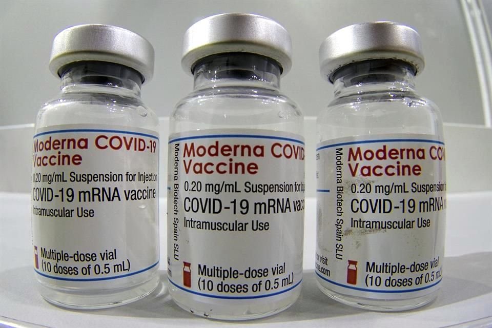 La vacuna de Moderna sería aprobada en México en los próximos días, según reportó Bloomberg.